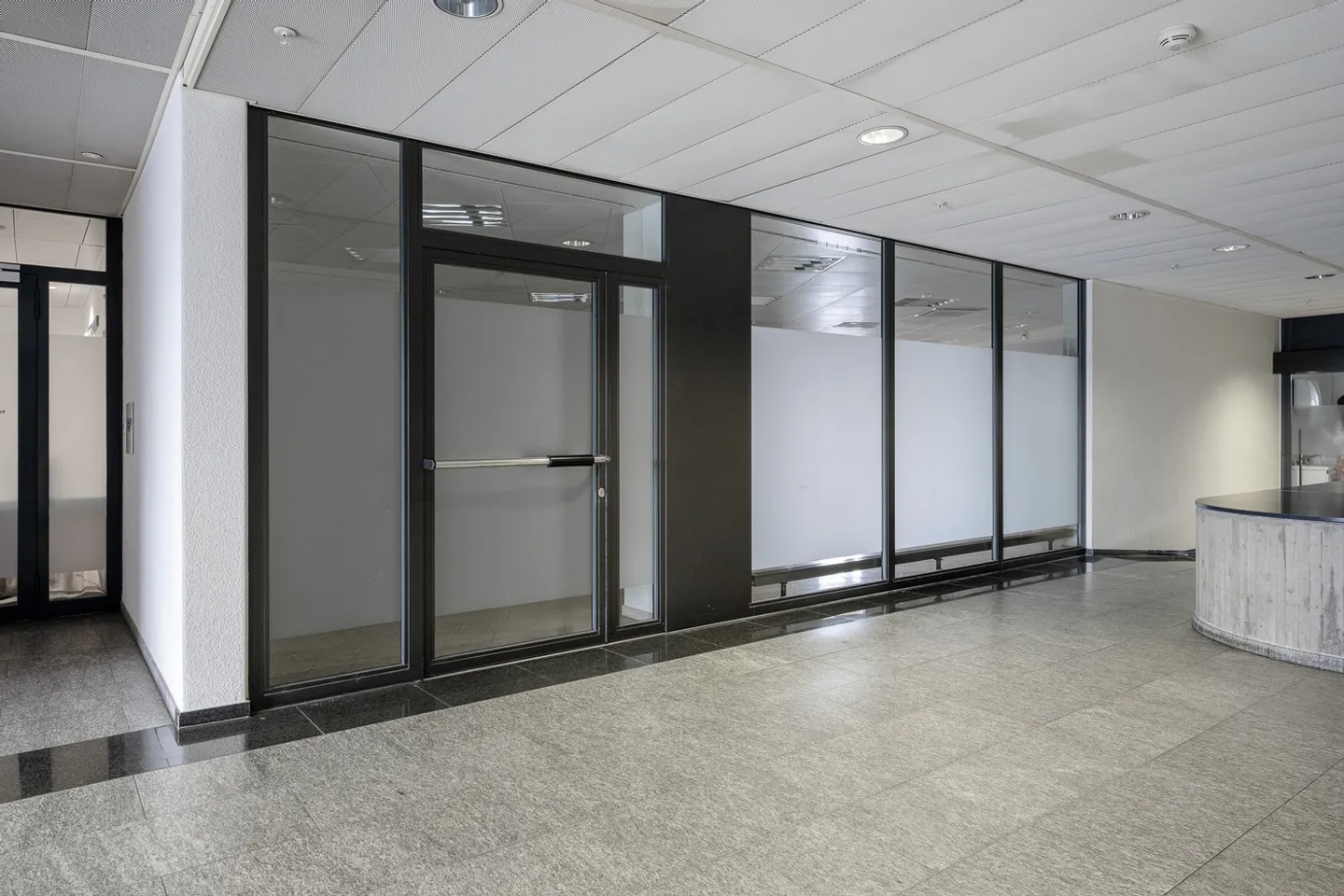 Office space for rent - Photo 2 of 7