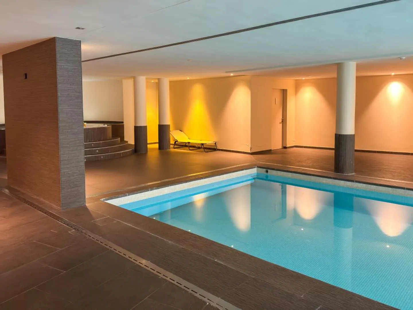 Prestigious Ground Floor with Contemporary Architecture - Photo 10 of 11