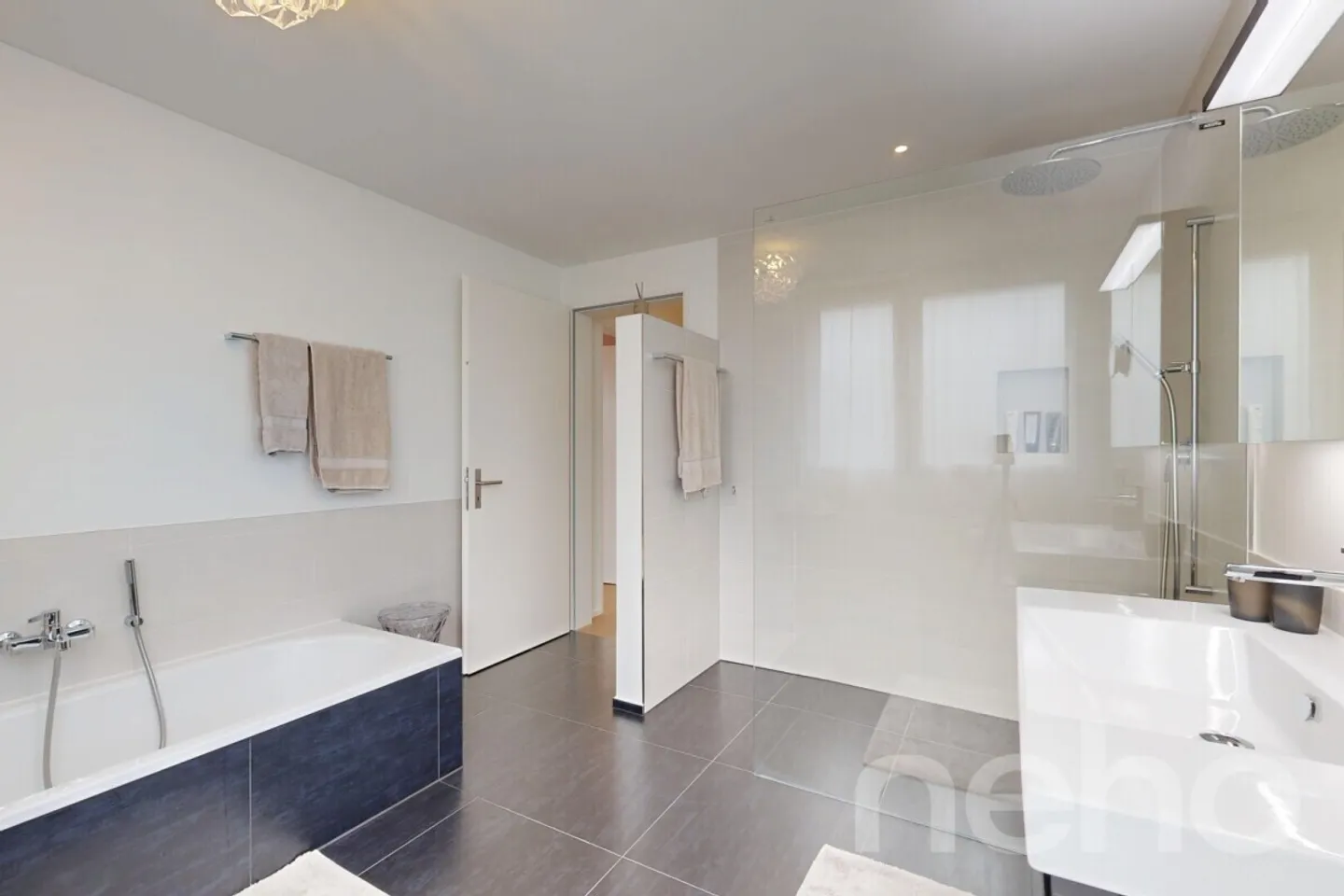 Modern 4½-room maisonette with balcony and generous living comfort - Photo 9 of 12