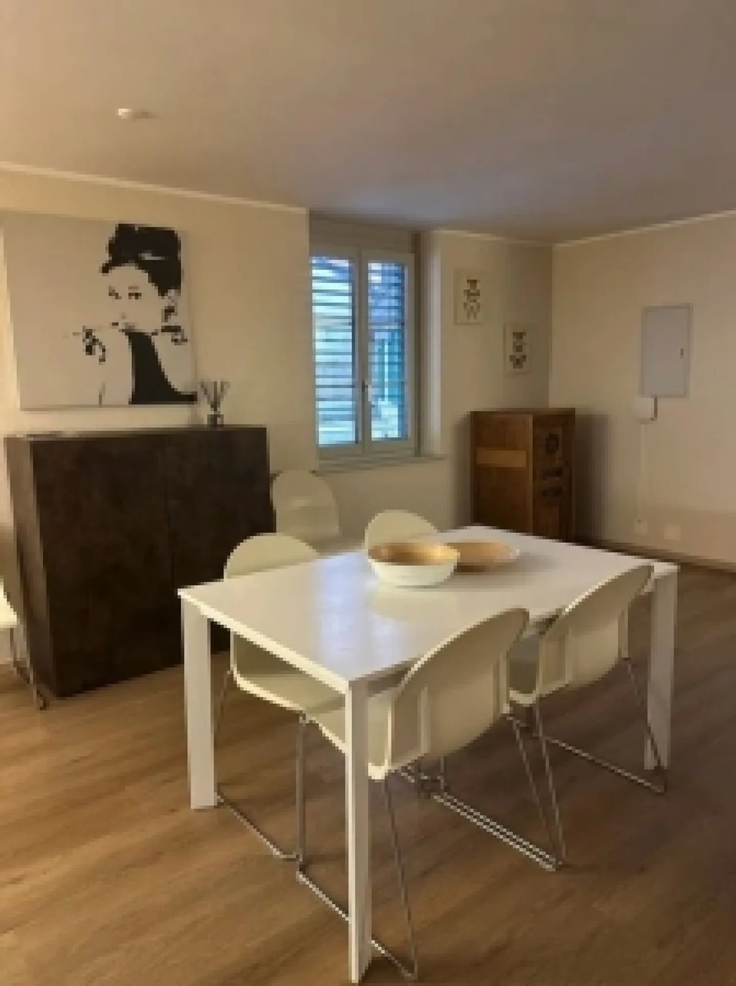 Très joli logement de 3,5 pièces meublé en plein centre ville de Neuchâtel - Photo 3 sur 4