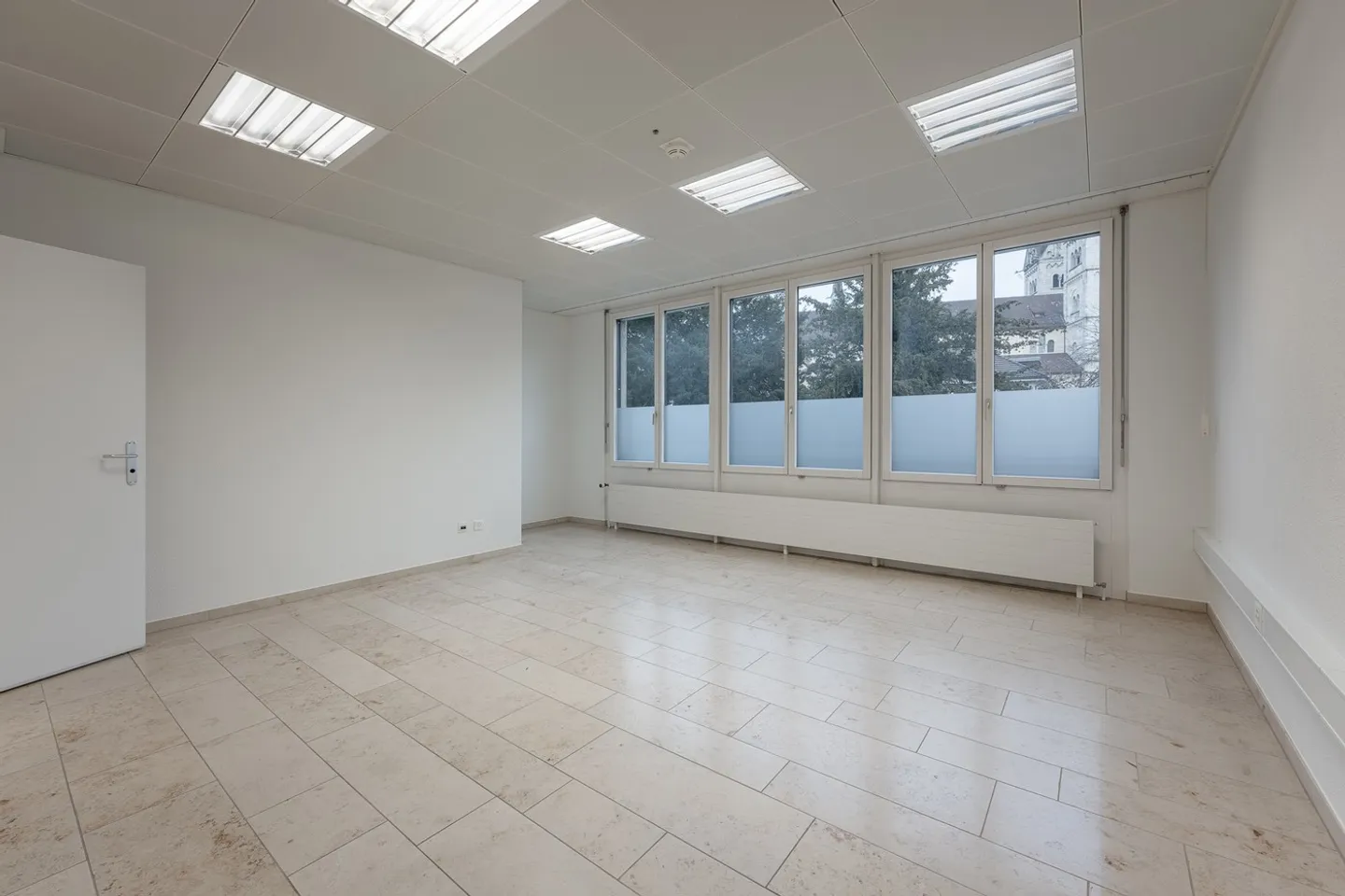 Office space for rent - Photo 4 of 7