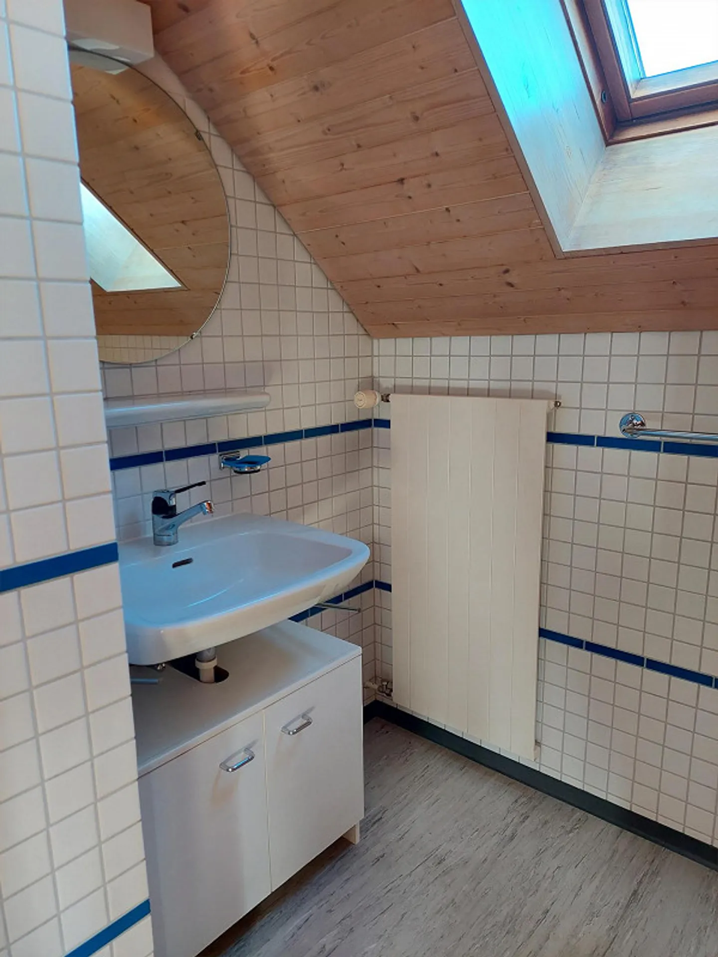 2.5 Room Attic Apartment with Mountain View near Eichholz - Photo 10 of 11