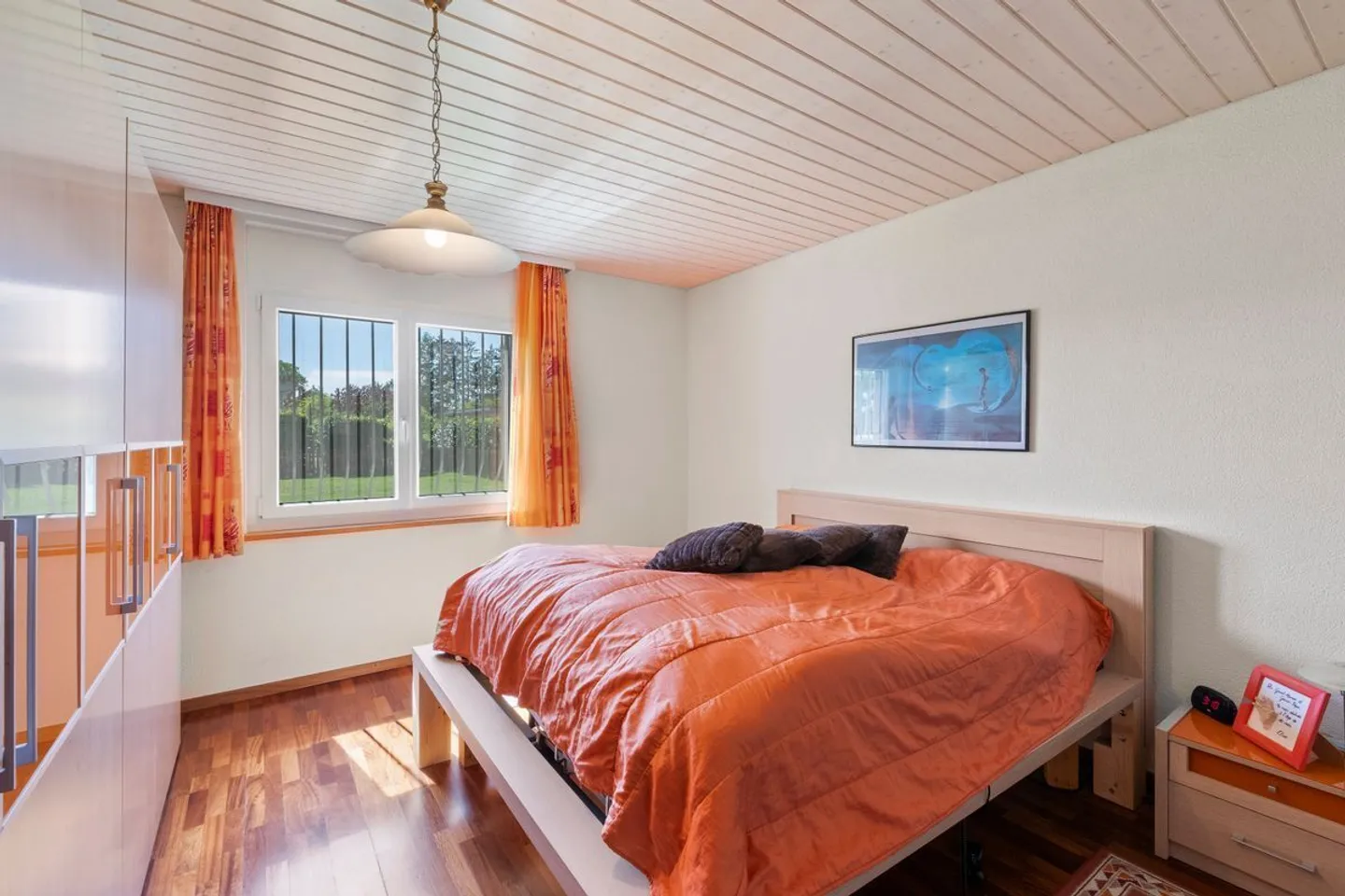 Exclusivity - Family House with Large Plot, Exceptional Light and Expansion Potential. - Photo 7 of 11