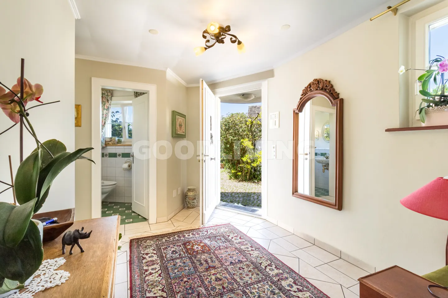 Propriété exclusive avec studio et bâtiment de garage séparés - Photo 3 sur 7