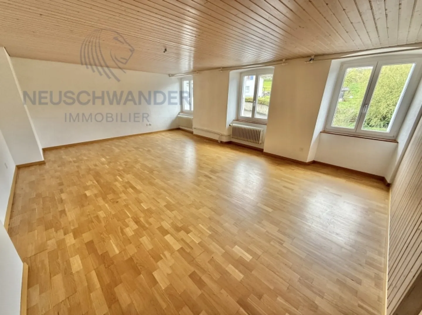 Alloggio spazioso vicino alla stazione / Posizione di portineria disponibile - Foto 3 di 10