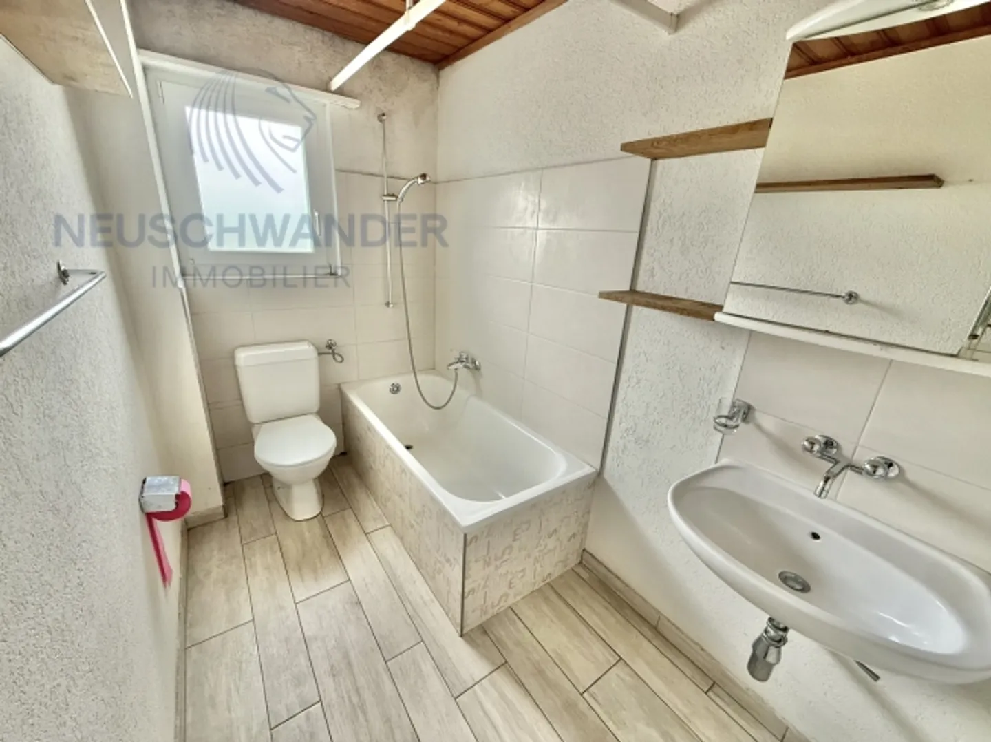 Alloggio spazioso vicino alla stazione / Posizione di portineria disponibile - Foto 9 di 10