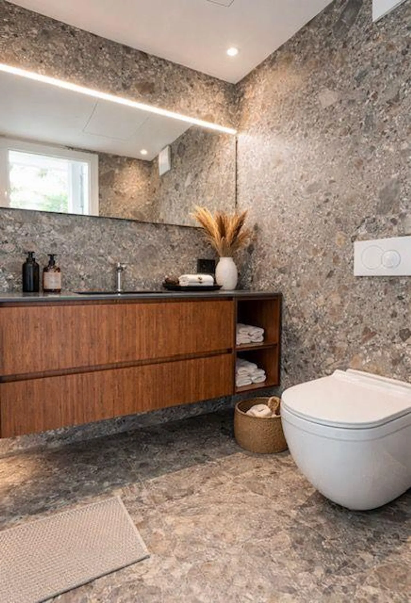 Design villa in a unique location with breathtaking lake view and dock - Photo 9 of 23