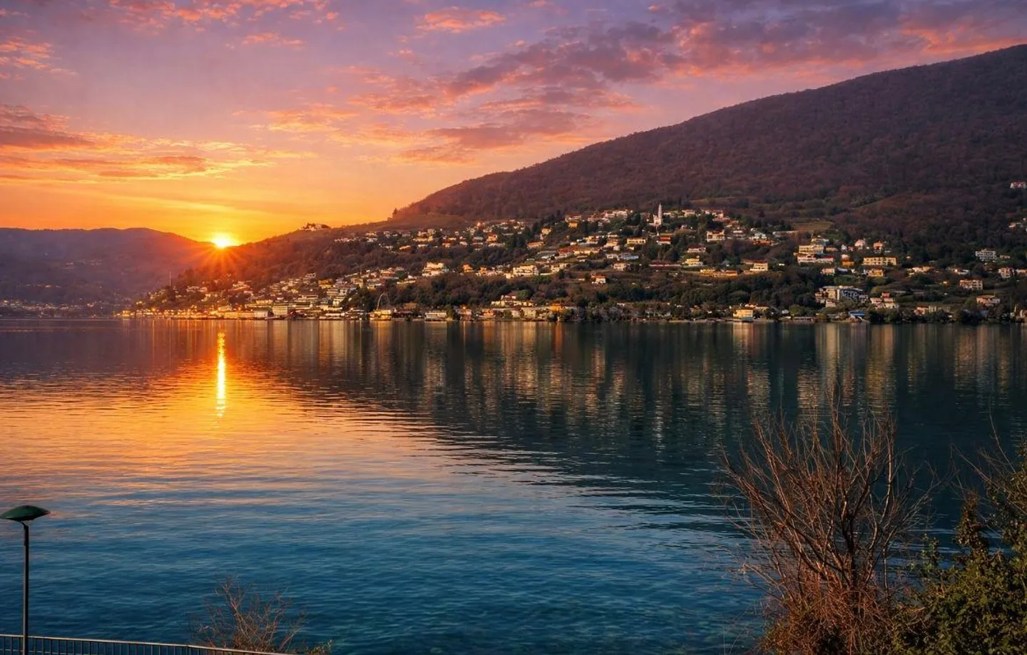 Design villa in a unique location with breathtaking lake view and dock - Photo 18 of 23