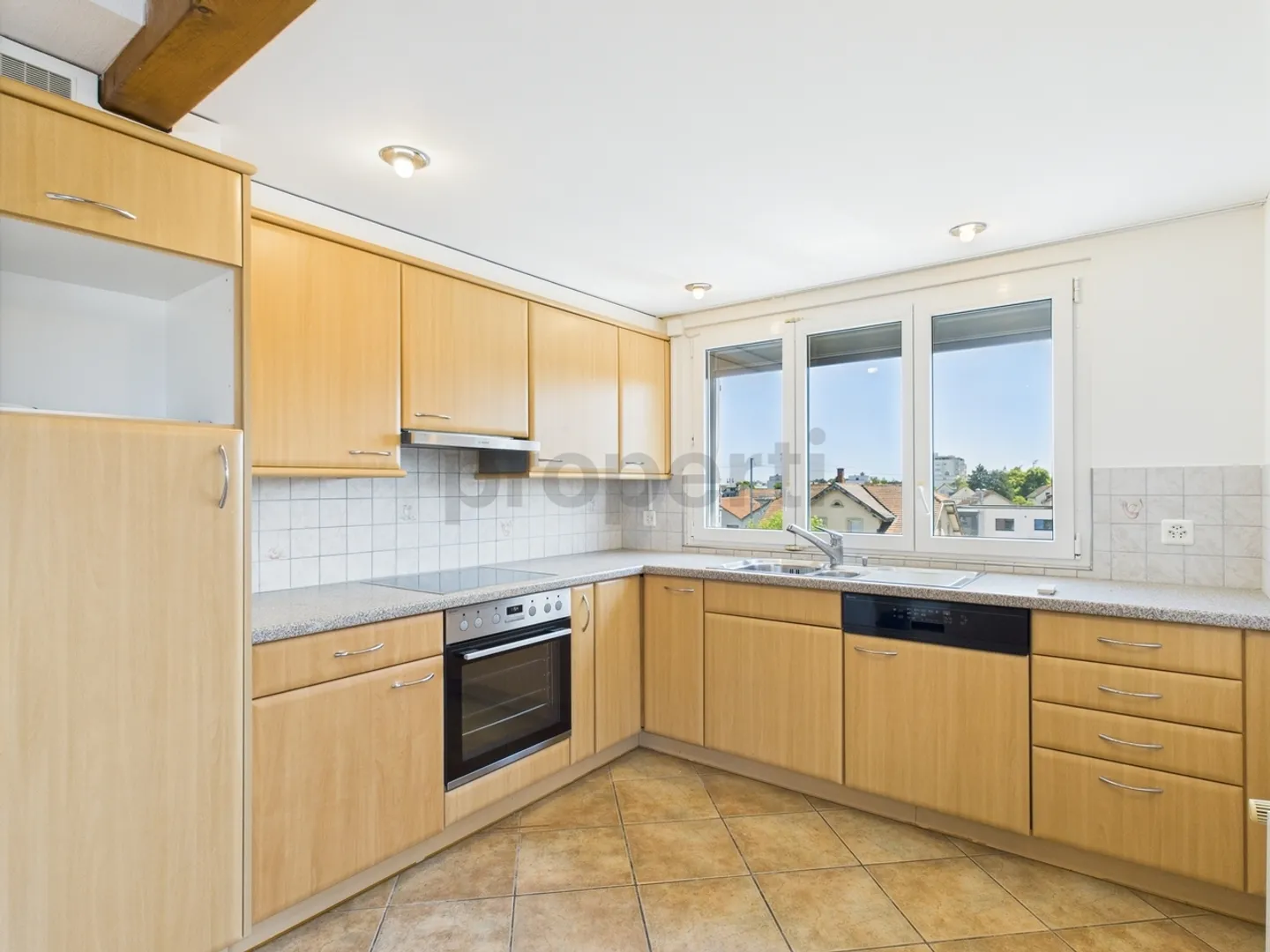 Appartamento attico soleggiato di 3,5 locali nel centro della città di Wil SG / 95 m2 - Foto 2 di 11