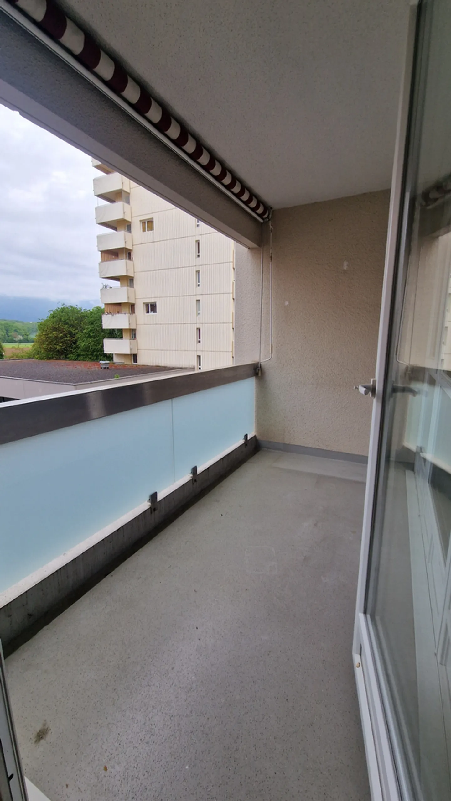 MEYRIN - Cinque Stanze con Balcone - Foto 2 di 8