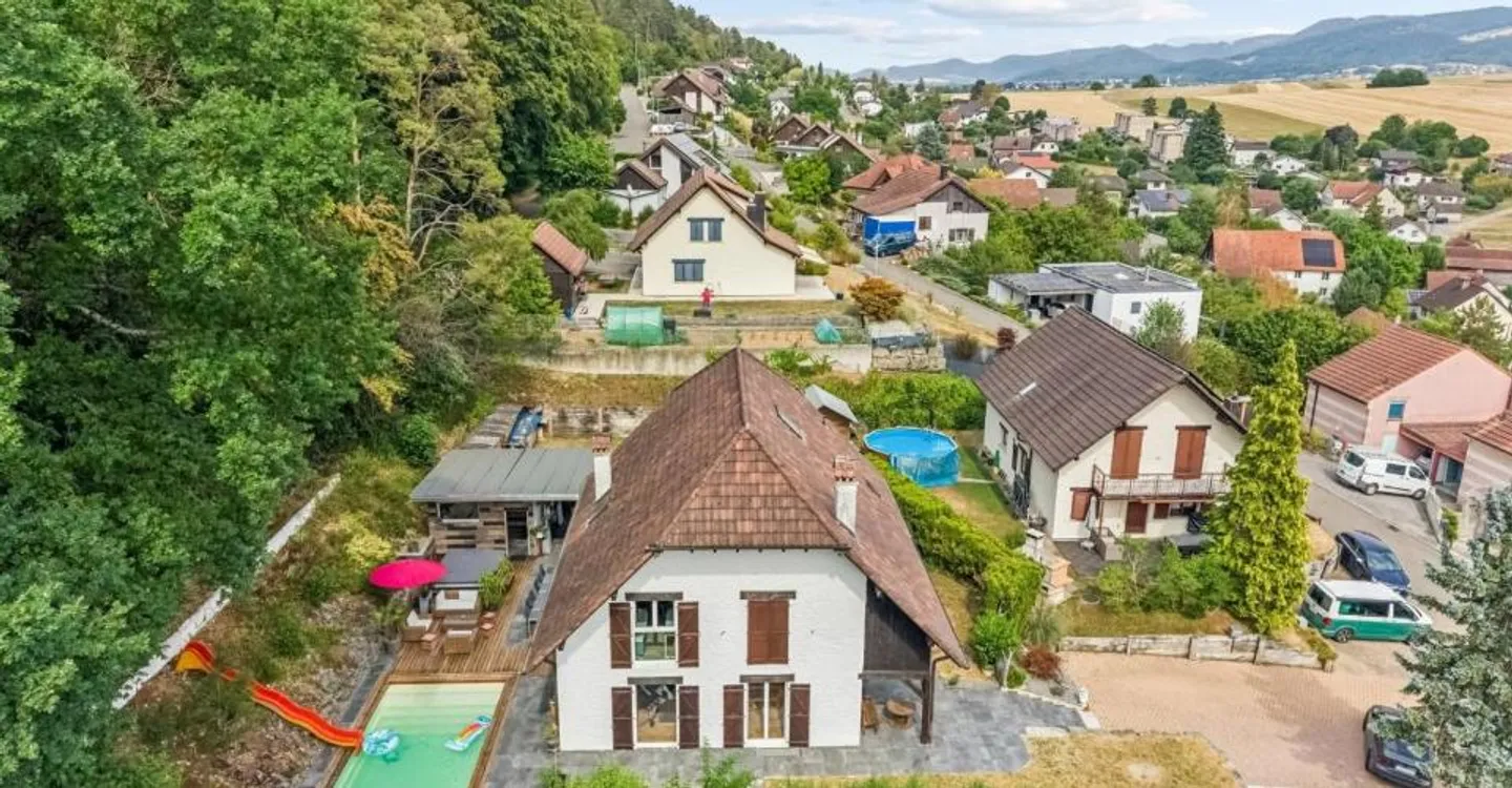 Villa prestigieuse en lisière de forêt - Photo 3 sur 10