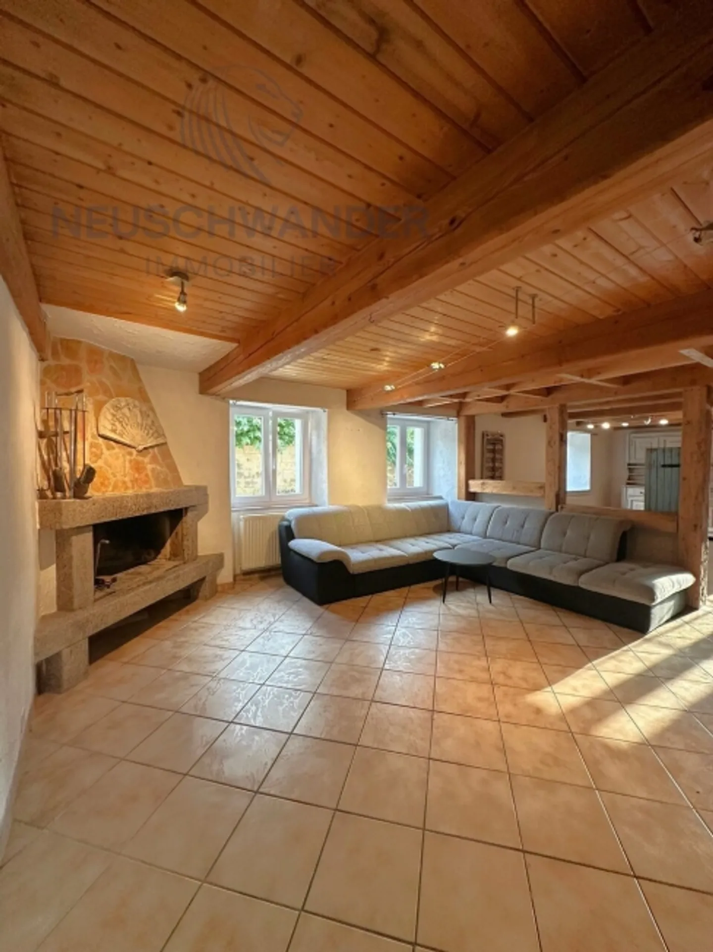 Spacious accommodation on two levels - Photo 3 of 16