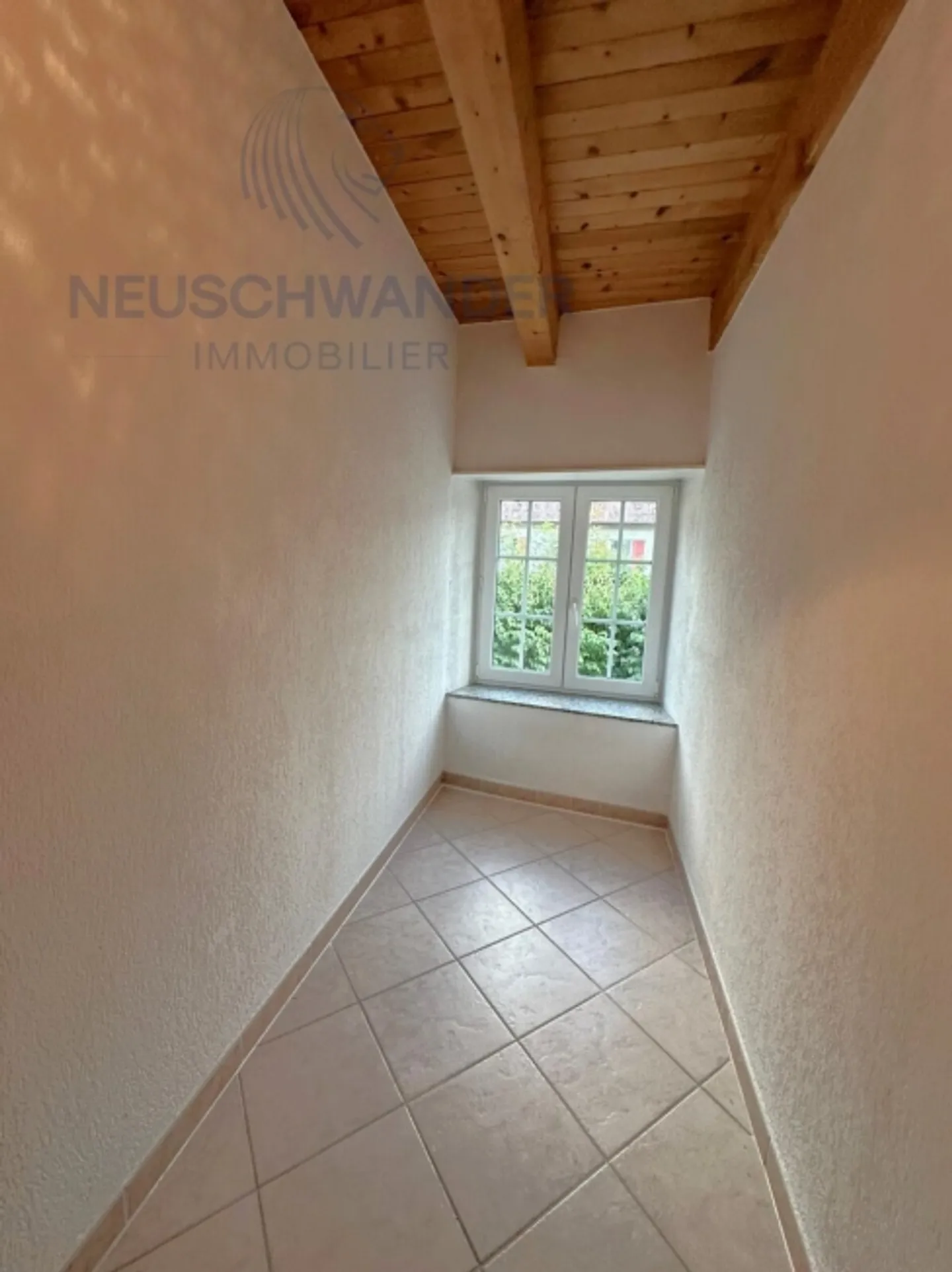 Spacious accommodation on two levels - Photo 9 of 16