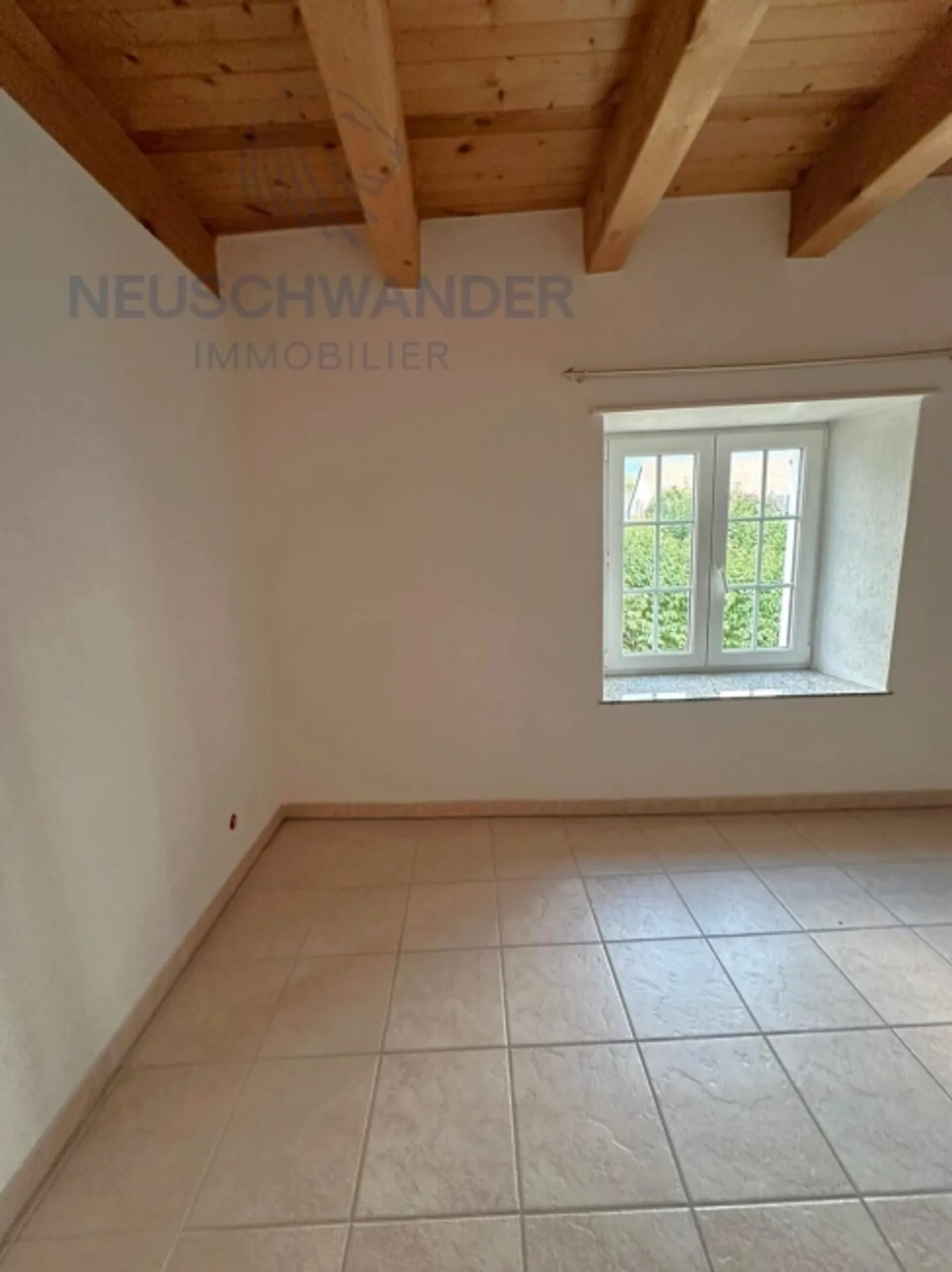 Spacious accommodation on two levels - Photo 10 of 16