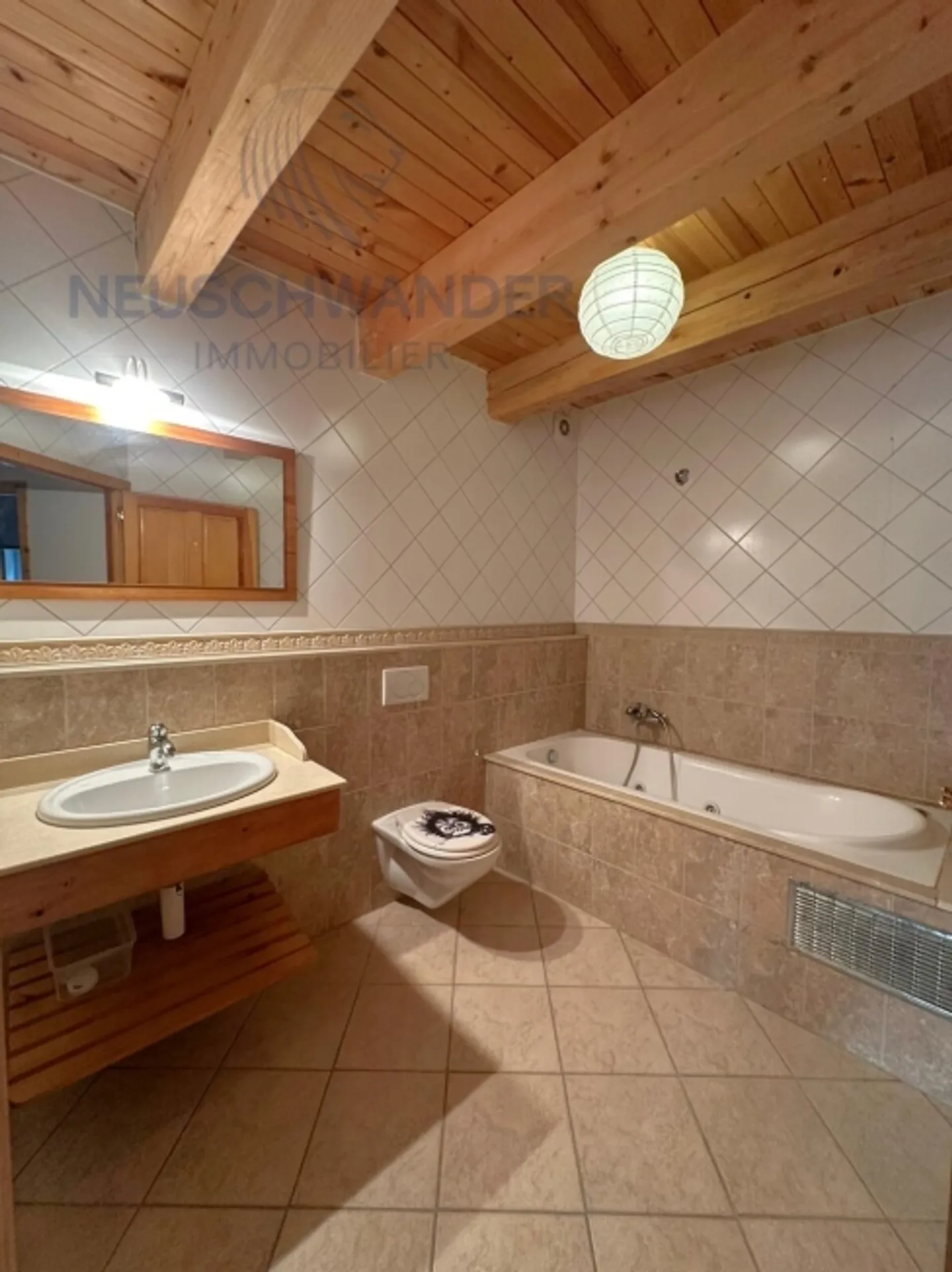 Spacious accommodation on two levels - Photo 13 of 16