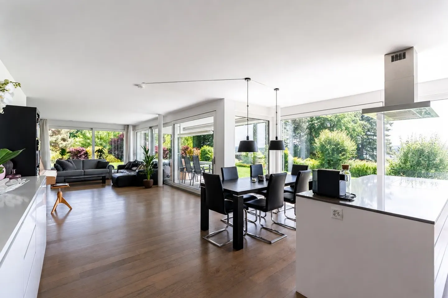 Grosszügige Gartenwohnung mit Aussicht - Foto 2 von 14