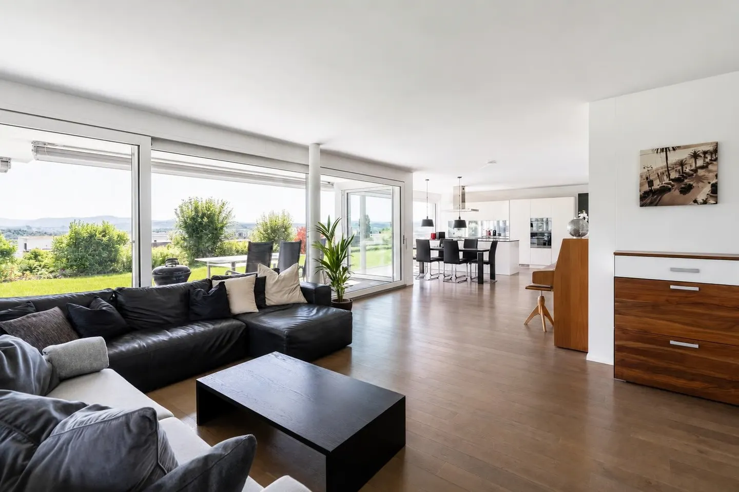 Grosszügige Gartenwohnung mit Aussicht - Foto 3 von 14