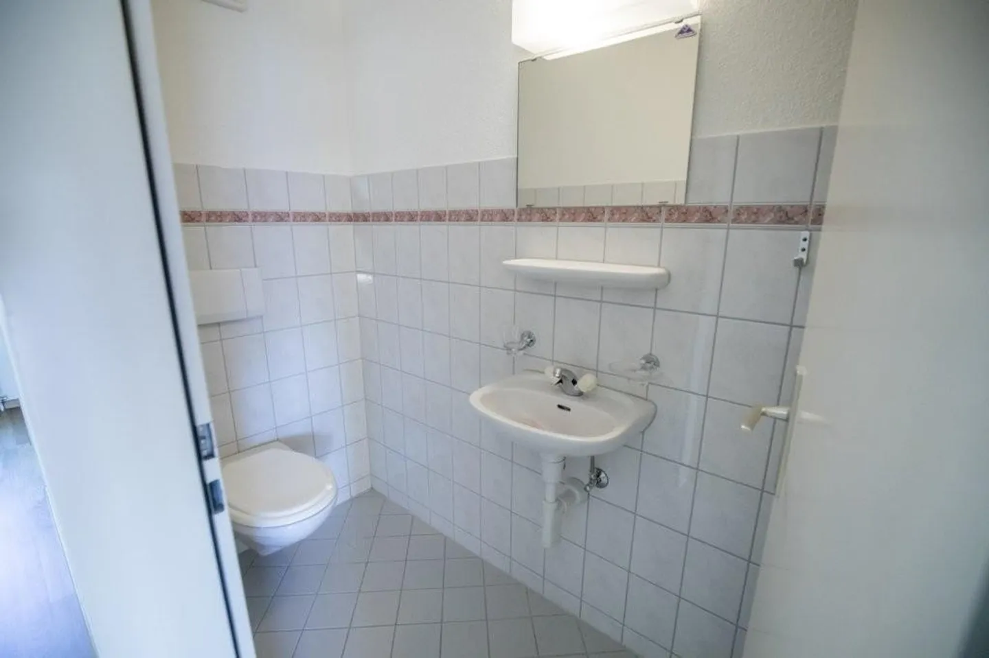 Appartamento moderno di 4,5 locali in una zona residenziale tranquilla e verde - Foto 6 di 8