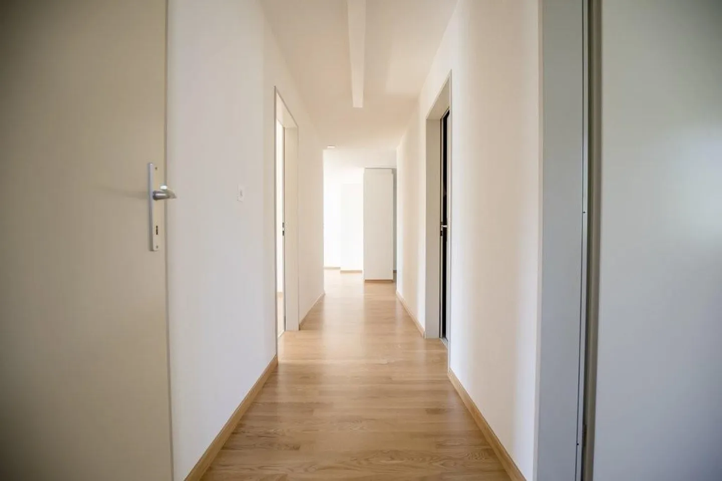 Appartamento moderno di 4,5 locali in una zona residenziale tranquilla e verde - Foto 7 di 8