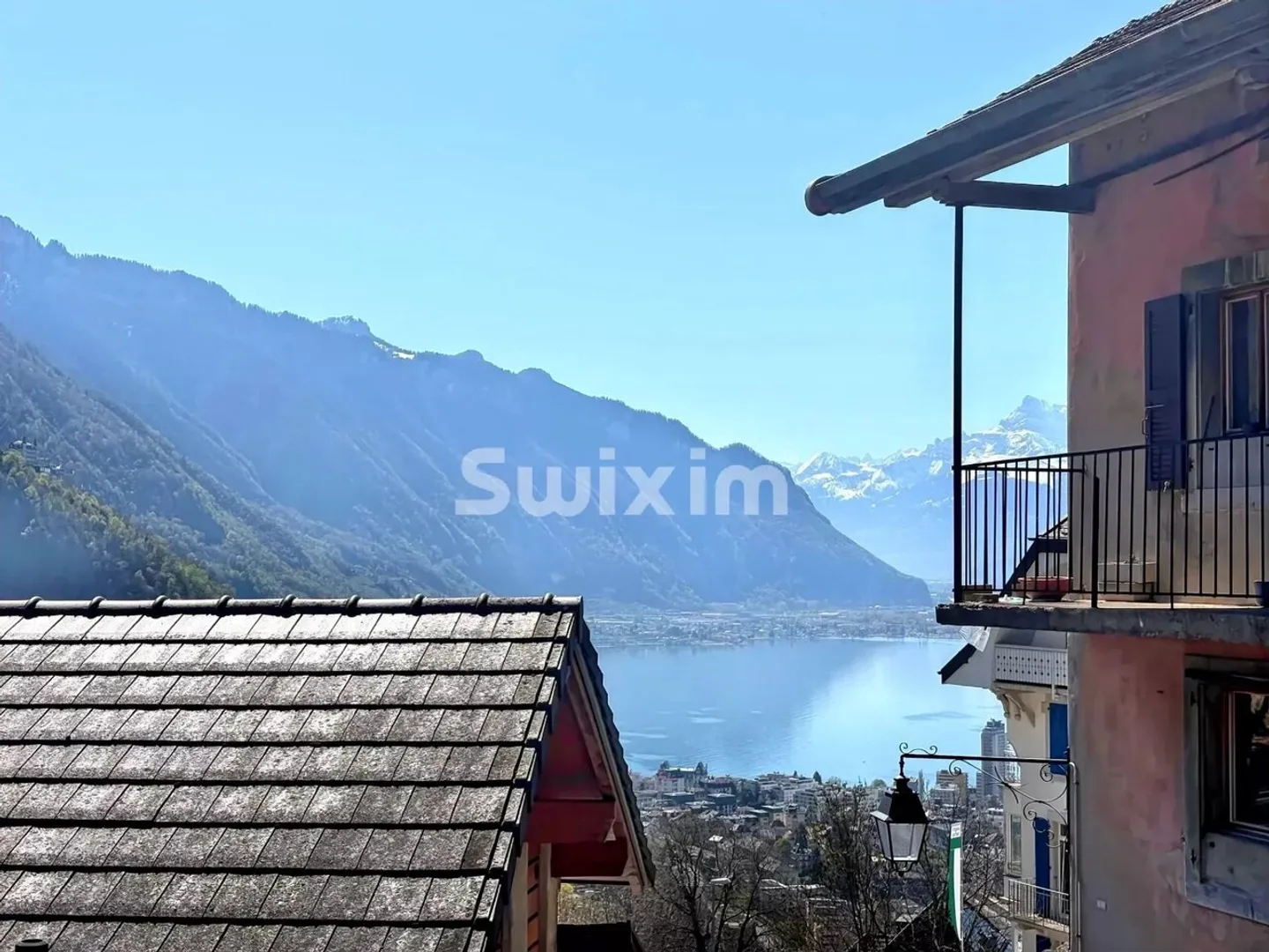 Charmante Maison de Village avec Vue Lac - Photo 1 sur 8