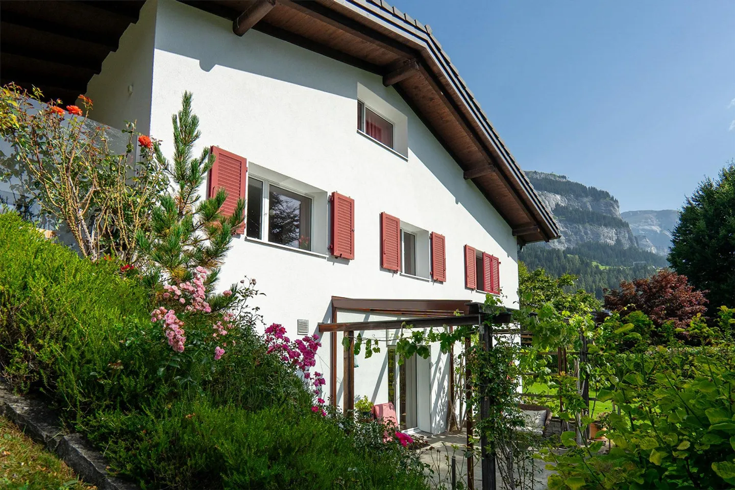 Charming residential house in a top location in Flims - Photo 1 of 12