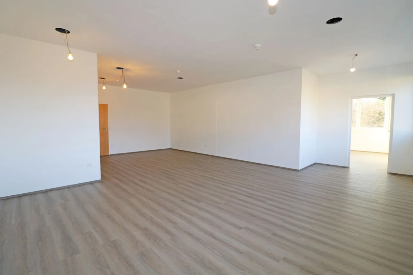 Atelier à louer - Photo 3 sur 9