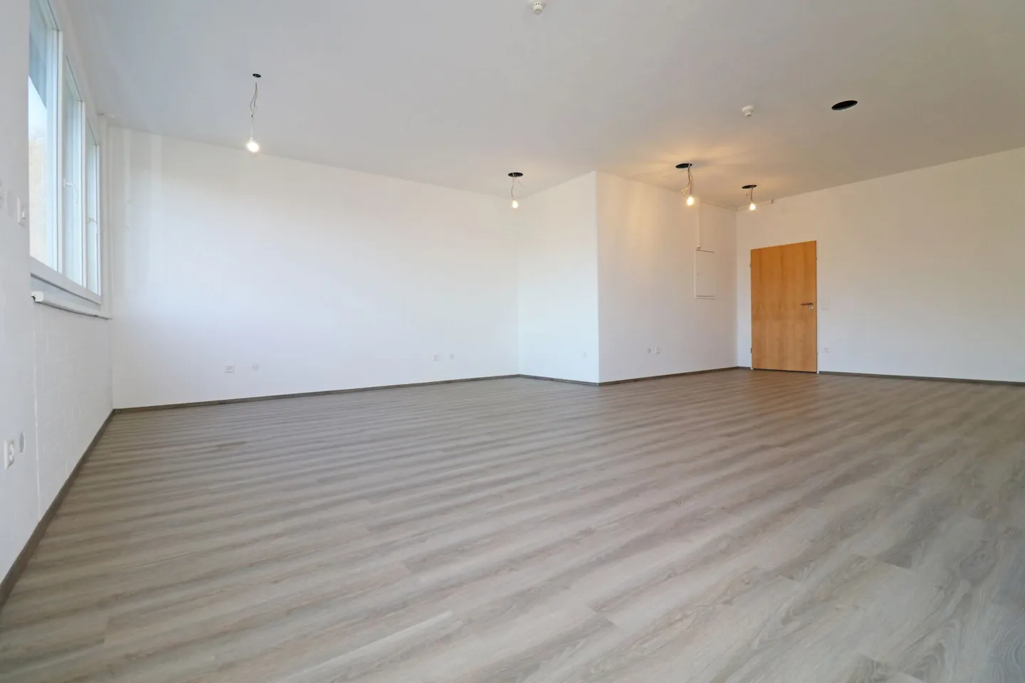 Atelier à louer - Photo 4 sur 9