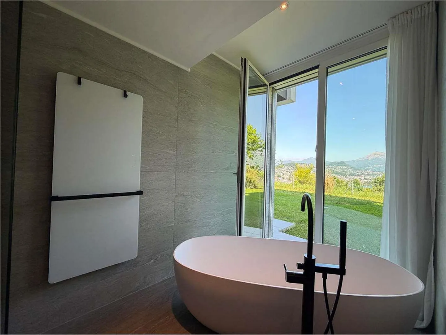 Eleganza senza compromessi con vista mozzafiato sul Lago di Lugano - Foto 11 di 12