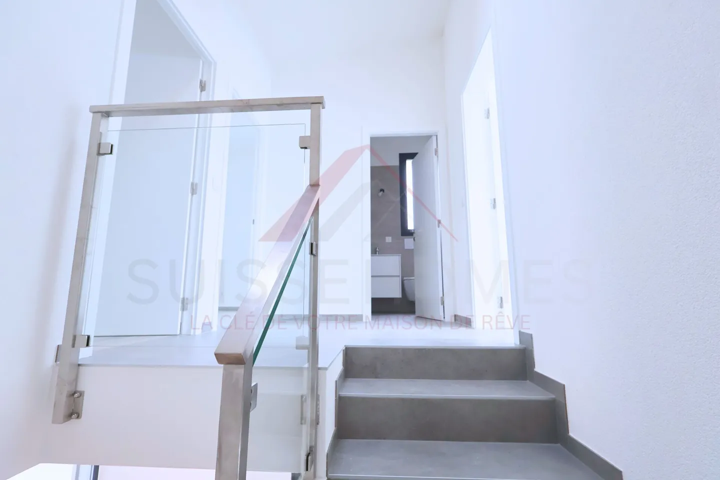 Zeitgenössische Villa mit Alpenblick - Foto 14 von 25