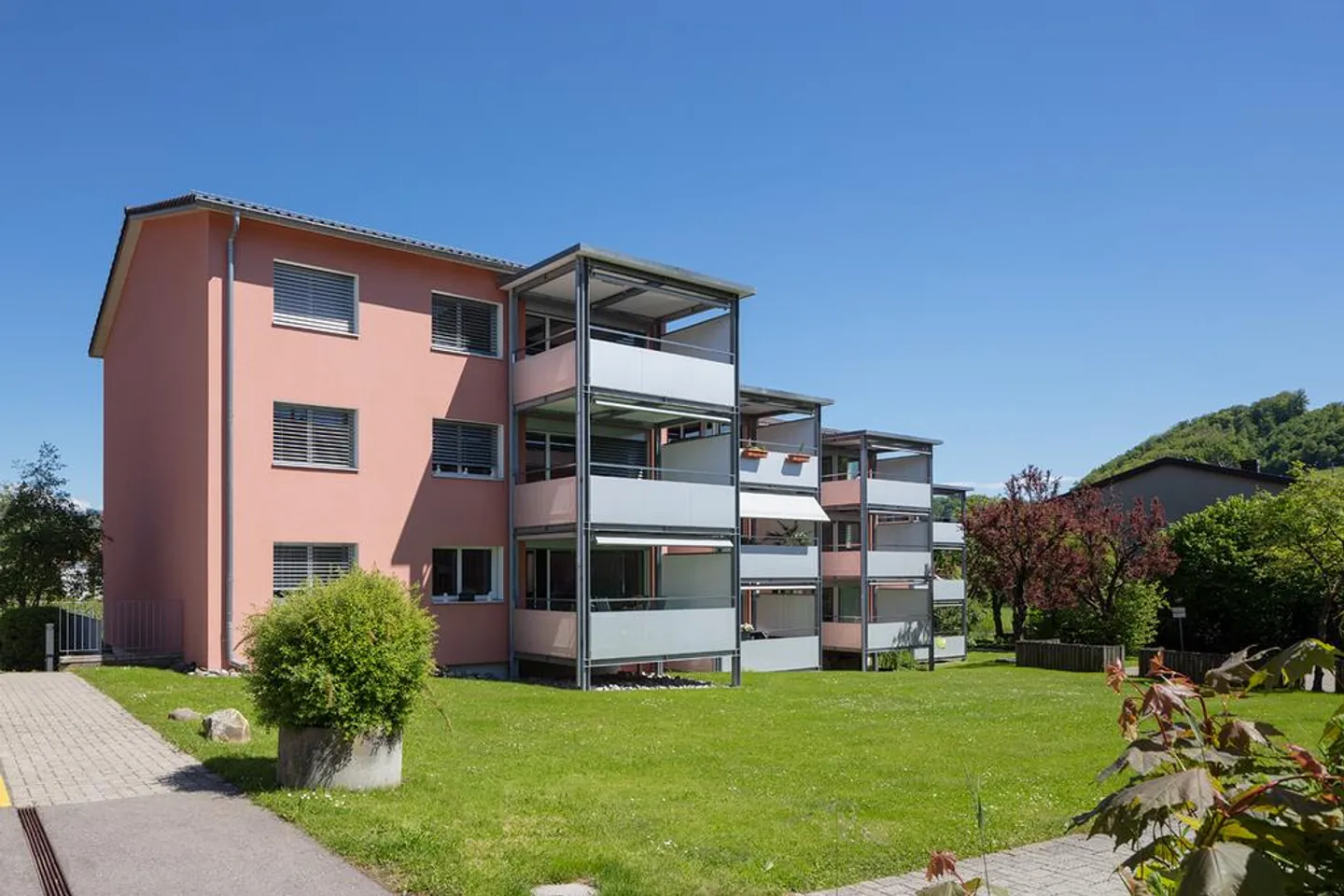 Moderne und ruhig gelegene Wohnung in Stettlen - Foto 1 von 9