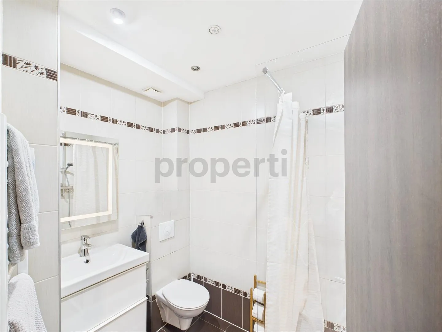 Outstanding 3.5-Room Apartment in Basel - Photo 5 of 8