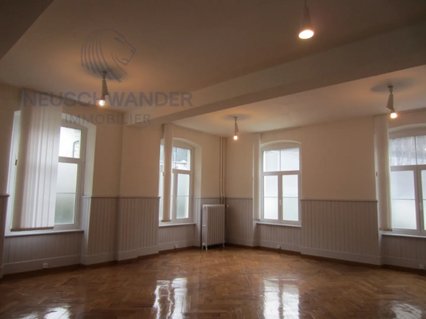 Molto spazioso e su strada trafficata - Foto 3 di 5