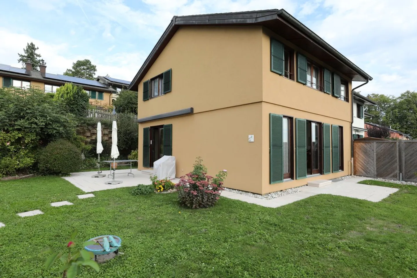 Exklusiv! Sehr schönes Reihenhaus - Foto 1 von 12