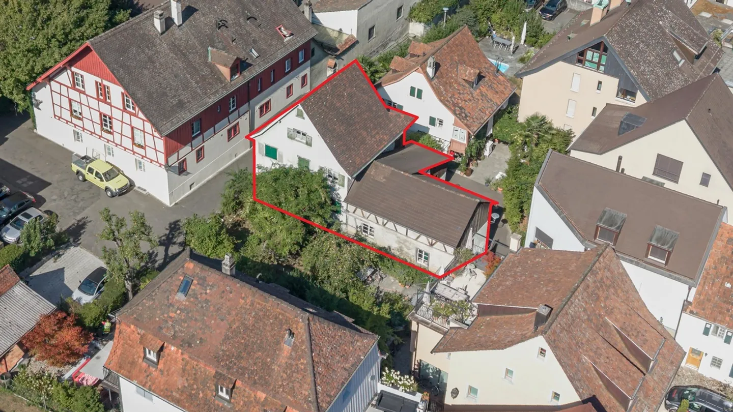 5-room detached house in a fantastic location in the village center of Arlesheim - Photo 3 of 15