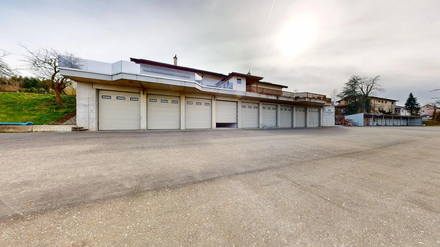 Gewerbe- und Wohneigentum - Foto 2 von 23