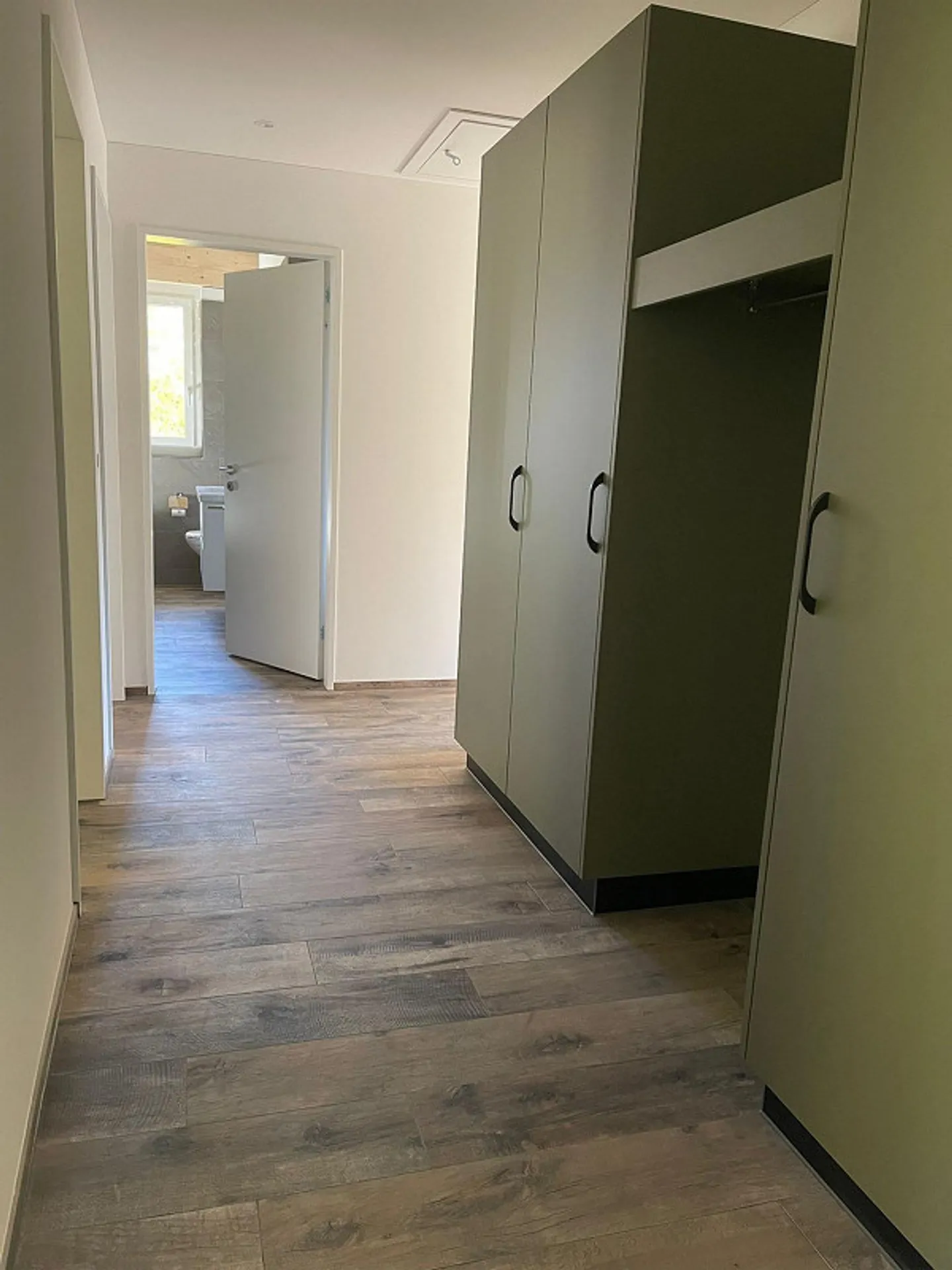 NUR MIT FESTWOHNSITZ! - ERSTBEZUG - BALKON MIT PANORAMASICHT! - Foto 5 von 13