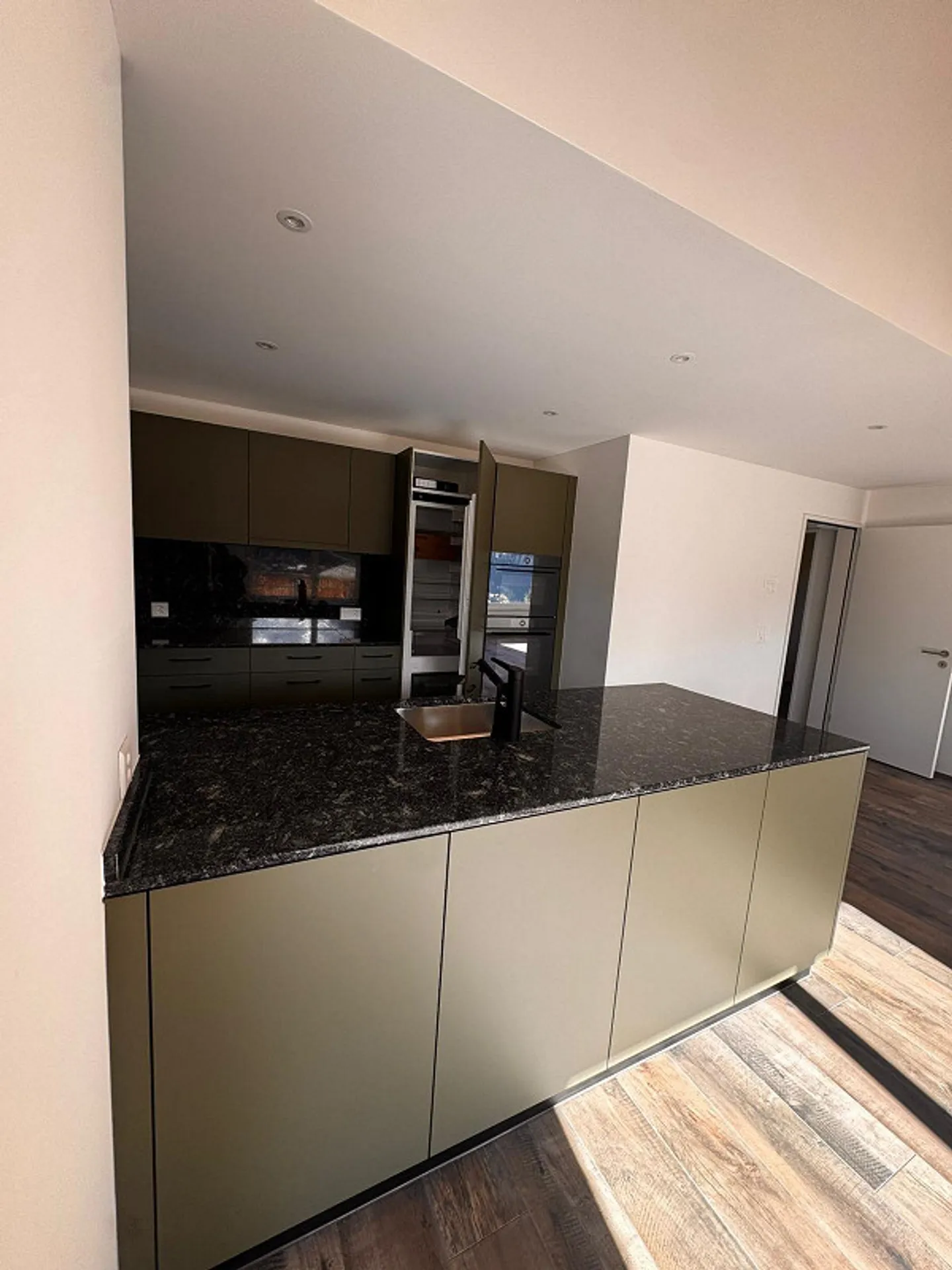 NUR MIT FESTWOHNSITZ! - ERSTBEZUG - BALKON MIT PANORAMASICHT! - Foto 8 von 13