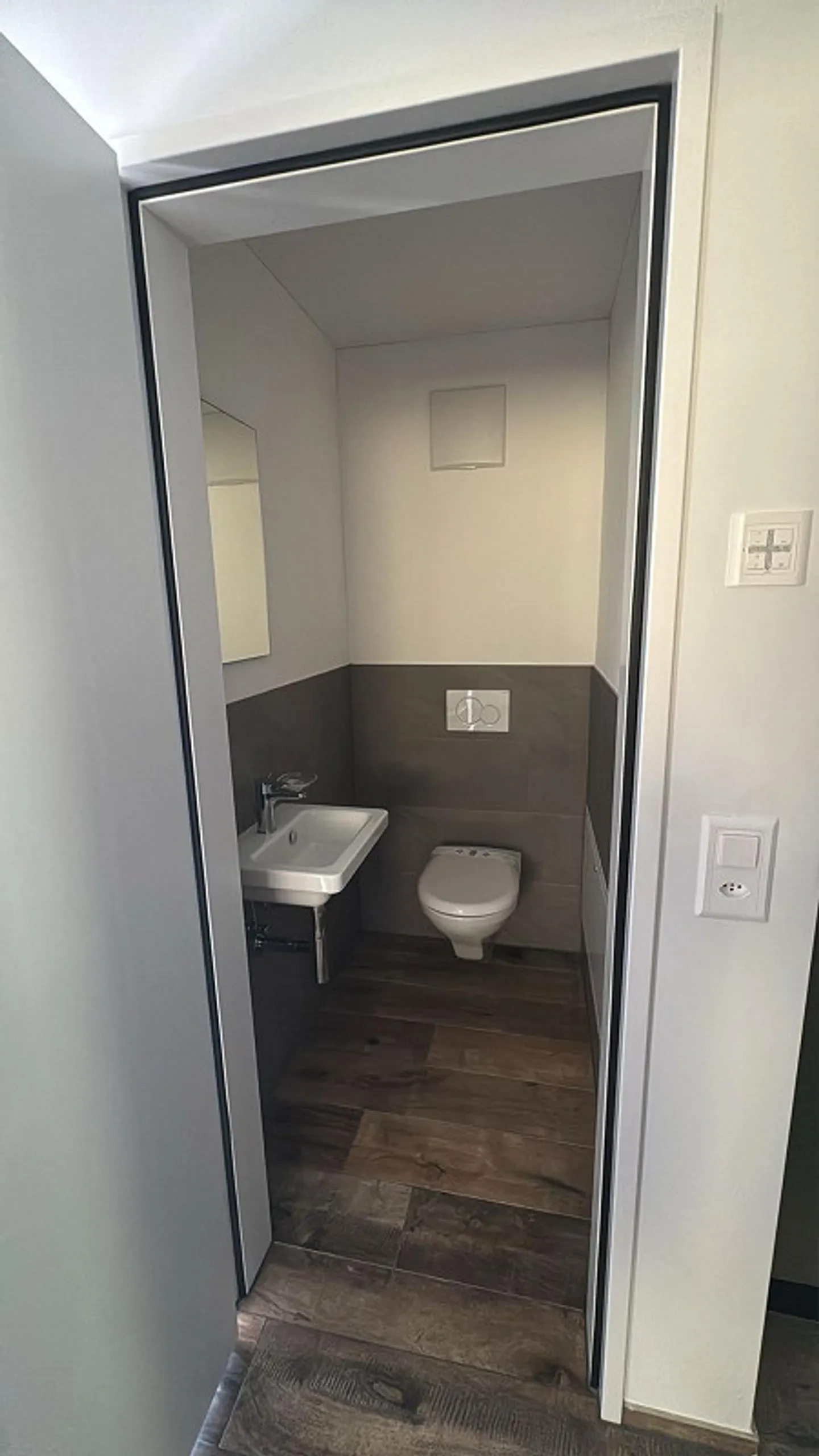 NUR MIT FESTWOHNSITZ! - ERSTBEZUG - BALKON MIT PANORAMASICHT! - Foto 11 von 13