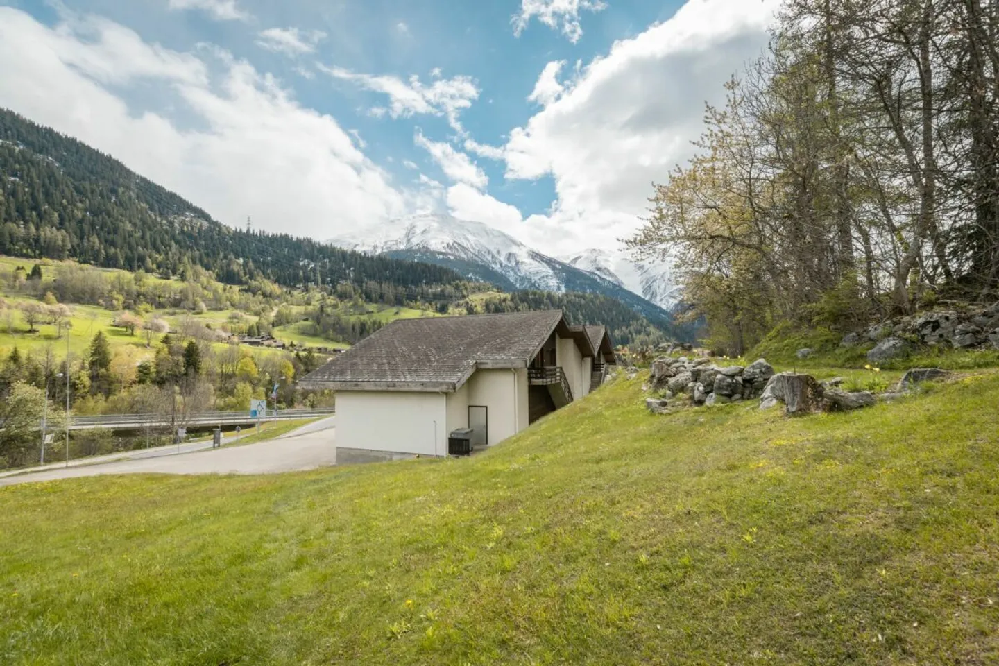 Terrain à bâtir ensoleillé dans le district en plein essor de Goms - Photo 7 sur 8