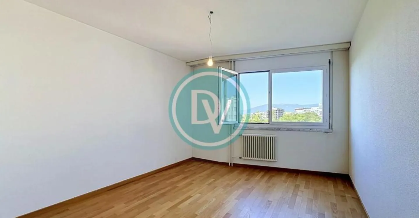 Bright 3-Room Apartment in Avanchets - Photo 8 of 13