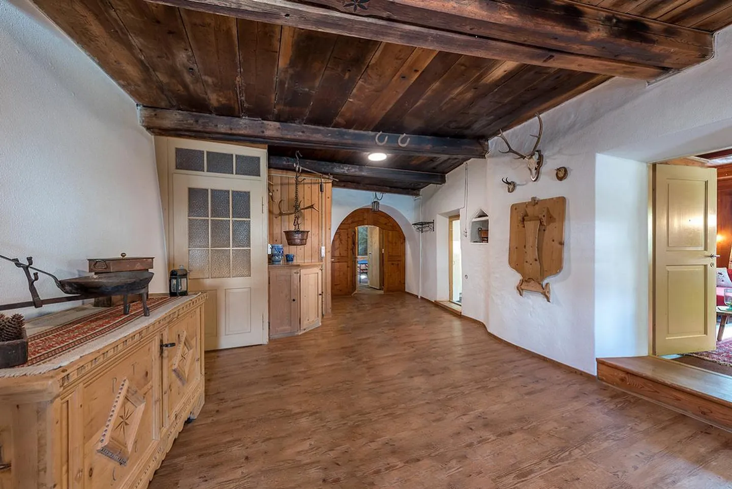 Well-kept Engadine house with hay barn in Scuol - Photo 2 of 6