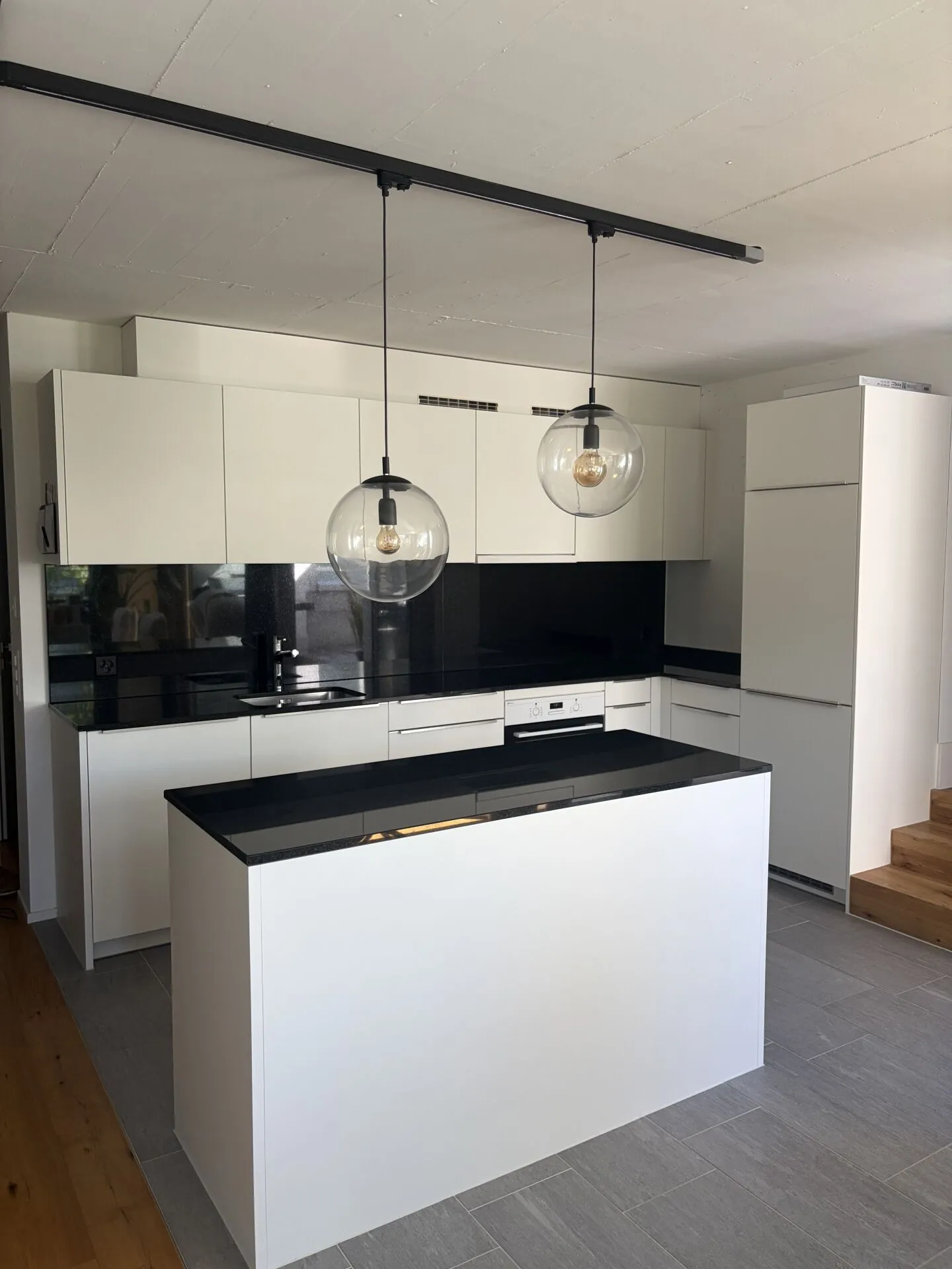 Not just any 5.5-room apartment - Yours! - Photo 2 of 10
