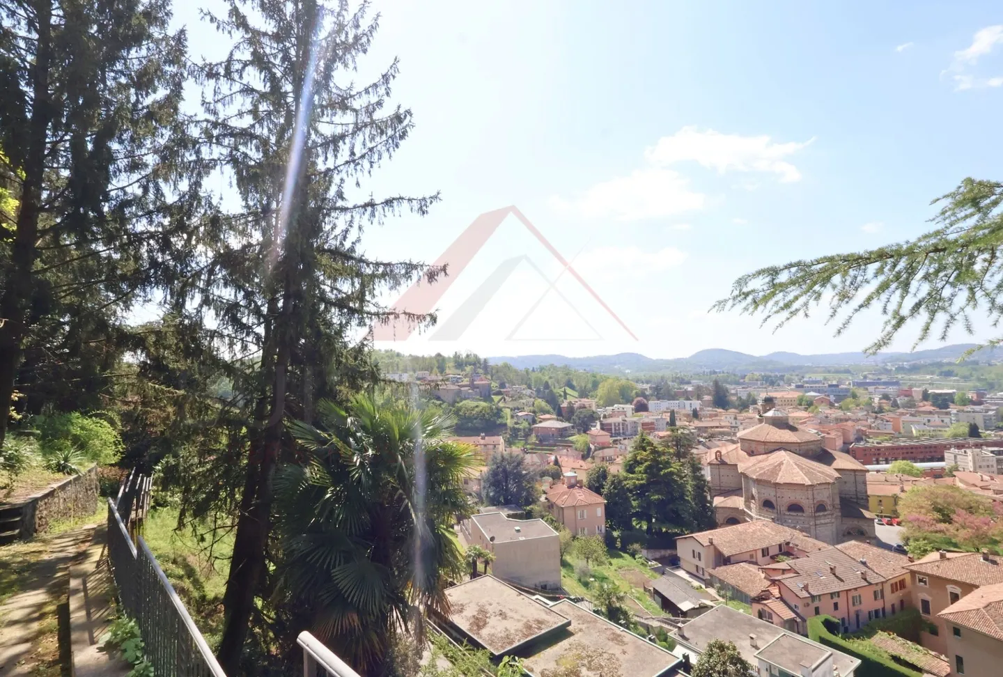 Zone de développement avec trois bâtiments résidentiels et un potentiel d'extension significatif à Mendrisio - Photo 6 sur 13