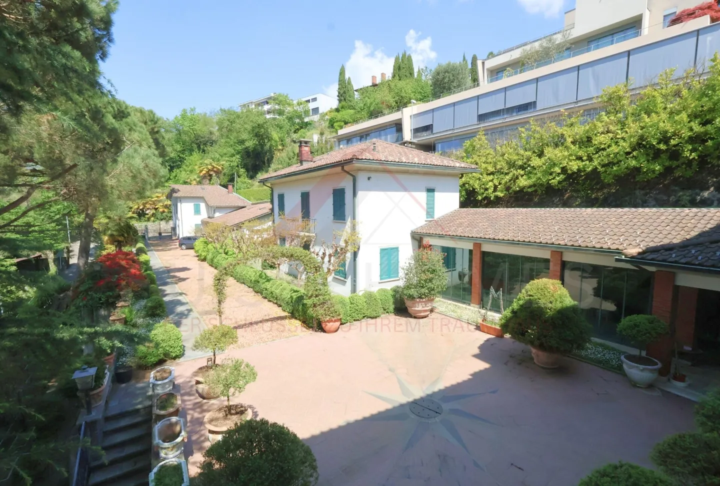 Zone de développement avec trois bâtiments résidentiels et un potentiel d'extension significatif à Mendrisio - Photo 3 sur 13