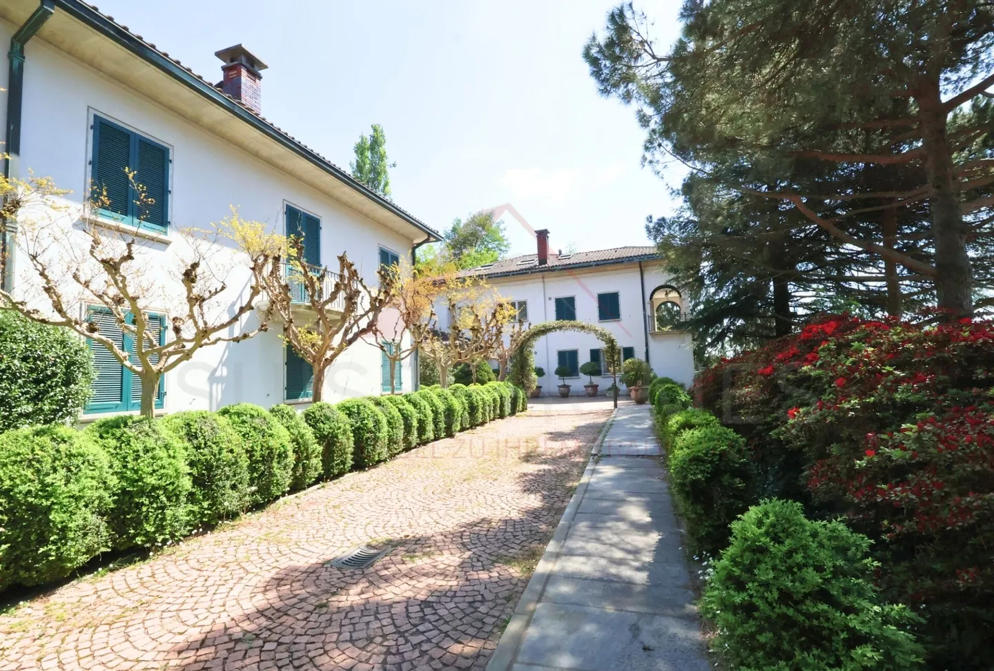 Zone de développement avec trois bâtiments résidentiels et un potentiel d'extension significatif à Mendrisio - Photo 5 sur 13