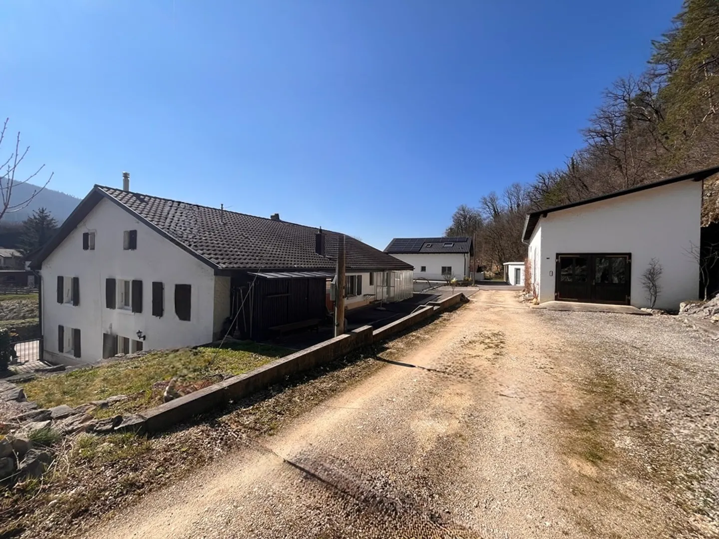 Grande Maison avec Garage - Photo 1 sur 13