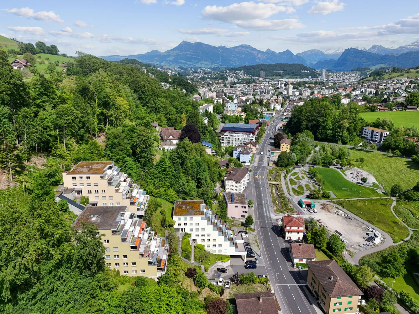 Appartement 3.5 pièces fraîchement rénové avec belle terrasse et vue imprenable à Kriens - Photo 10 sur 12