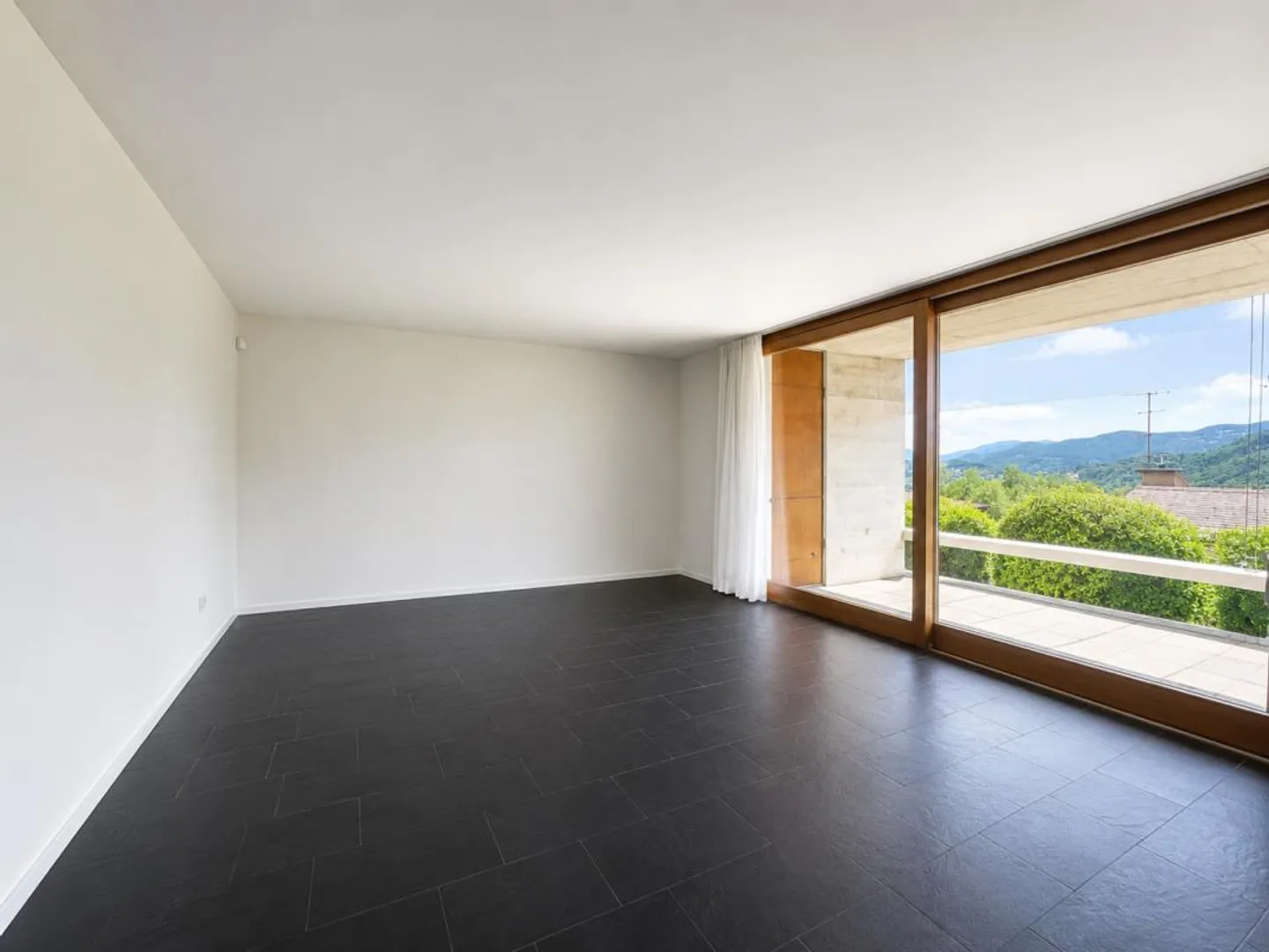 Beautiful Modern Villa in the Green - Photo 6 of 11