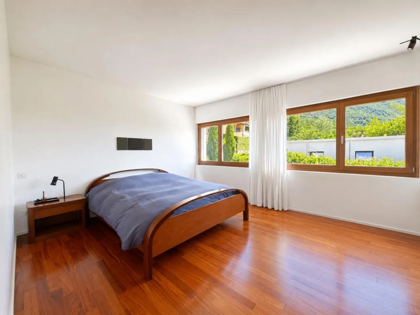 Beautiful Modern Villa in the Green - Photo 7 of 11