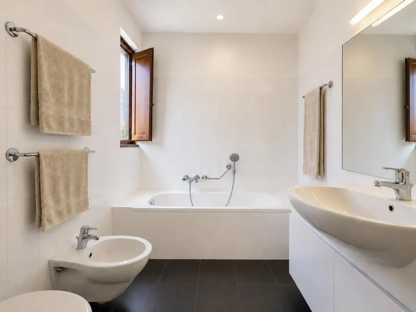 Beautiful Modern Villa in the Green - Photo 9 of 11